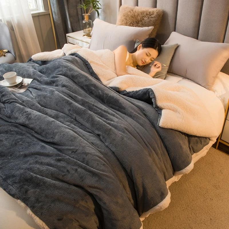 Luxurious Double-Sided Wool Throw Blanket - Stay Cozy This Winter with Our Warm Coral Fleece Duvet Cover for Adults