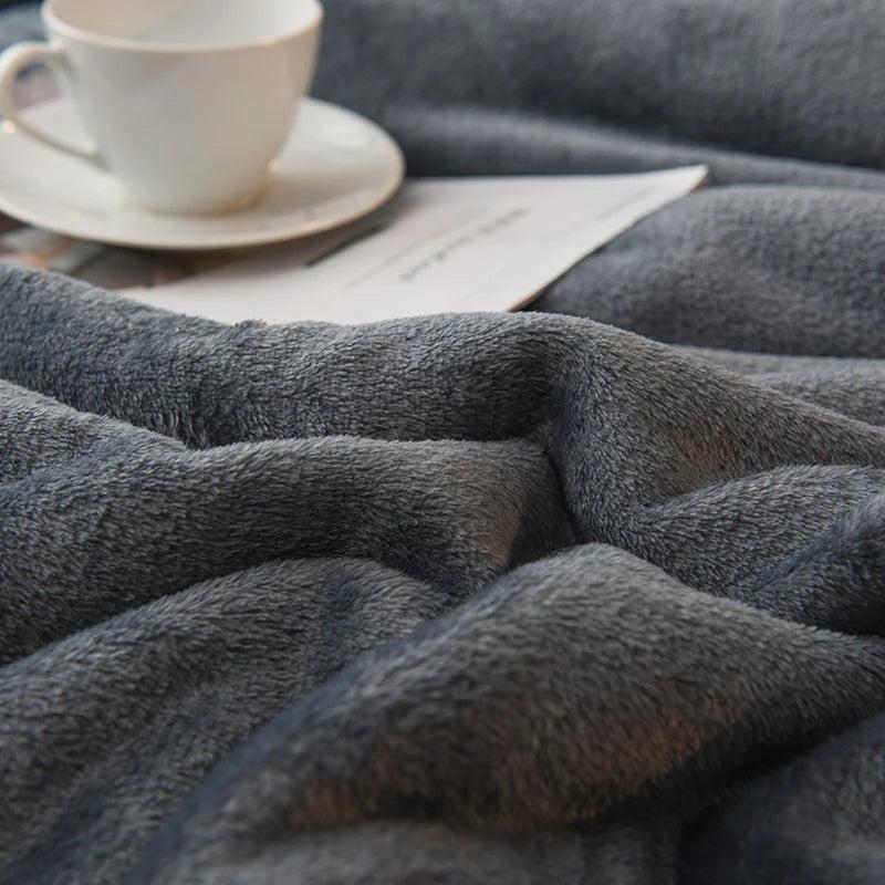Luxurious Double-Sided Wool Throw Blanket - Stay Cozy This Winter with Our Warm Coral Fleece Duvet Cover for Adults